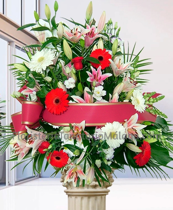 Centro de flores para funeral de gerberas y liliums