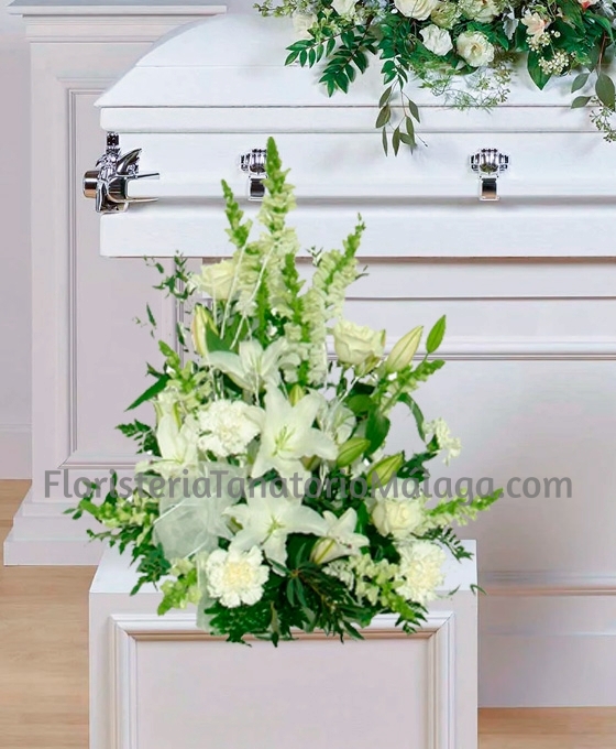 Centro floral funerario básico blanco